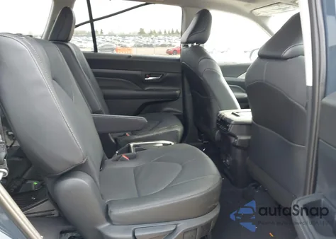 2025 Toyota Grand Highlander Hybrid Limited z USA, uszkodzony, nr VIN 5TDACAB57SS033216